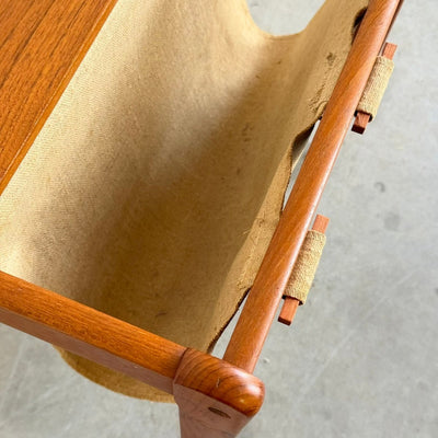 
                  
                    Vintage Furbo teak bijzettafeltje met tijdschriftenhouder - LOUI
                  
                