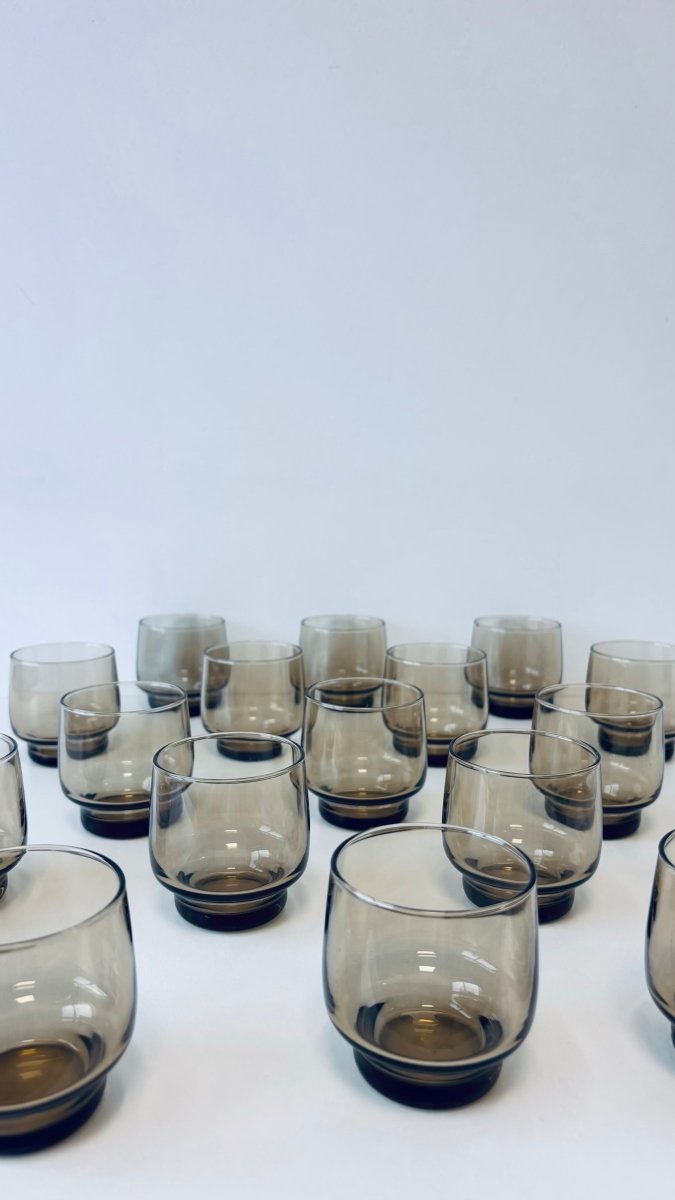 
                  
                    Vintage glaasjes set - LOUI.STORE
                  
                