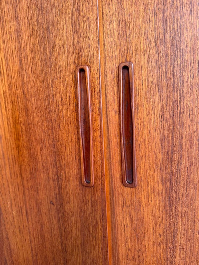 
                  
                    Vintage highboard 3 schuifdeuren teak - LOUI
                  
                