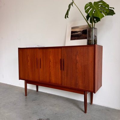 
                  
                    Vintage highboard 3 schuifdeuren teak - LOUI
                  
                