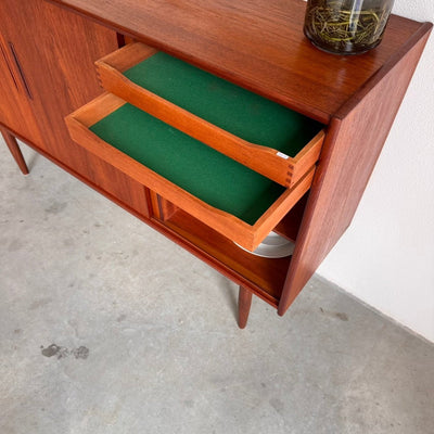 
                  
                    Vintage highboard 3 schuifdeuren teak - LOUI
                  
                