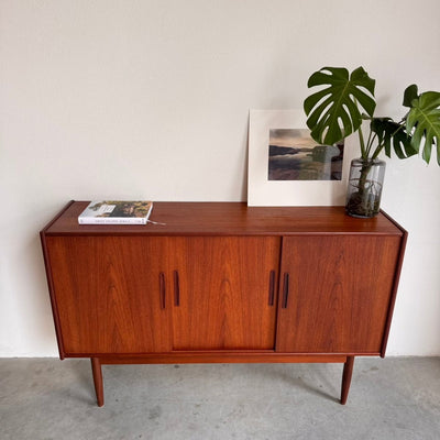 
                  
                    Vintage highboard 3 schuifdeuren teak - LOUI
                  
                