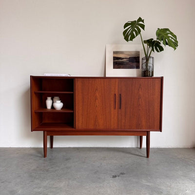 
                  
                    Vintage highboard 3 schuifdeuren teak - LOUI
                  
                