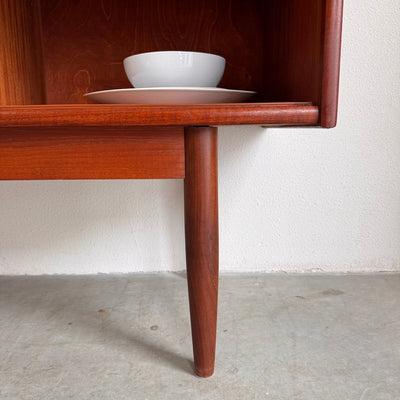 
                  
                    Vintage highboard 3 schuifdeuren teak - LOUI
                  
                