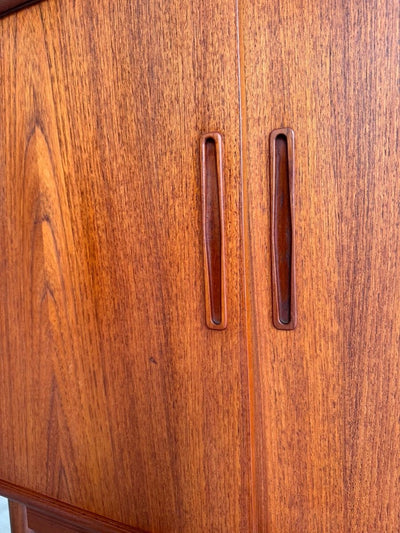 
                  
                    Vintage highboard 3 schuifdeuren teak - LOUI
                  
                