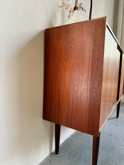 
                  
                    Vintage highboard 3 schuifdeuren teak - LOUI.STORE
                  
                