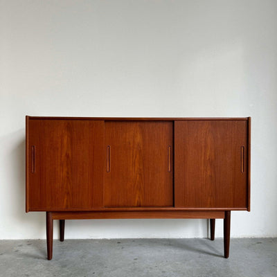 
                  
                    Vintage highboard 3 schuifdeuren teak - LOUI.STORE
                  
                