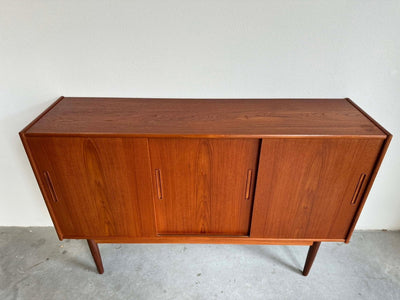 
                  
                    Vintage highboard 3 schuifdeuren teak - LOUI.STORE
                  
                