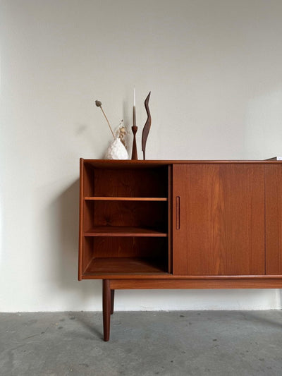 
                  
                    Vintage highboard 3 schuifdeuren teak - LOUI.STORE
                  
                