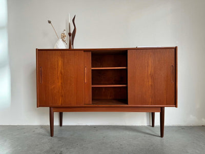 
                  
                    Vintage highboard 3 schuifdeuren teak - LOUI.STORE
                  
                