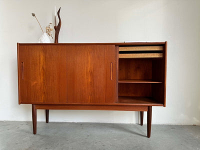 
                  
                    Vintage highboard 3 schuifdeuren teak - LOUI.STORE
                  
                