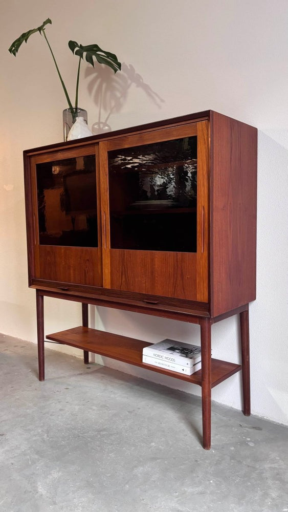 
                  
                    Vintage highboard buffetkast teak - LOUI.STORE
                  
                