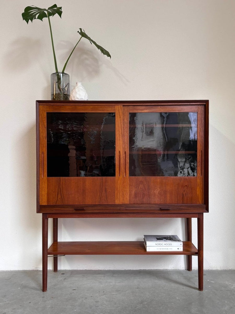 
                  
                    Vintage highboard buffetkast teak - LOUI.STORE
                  
                