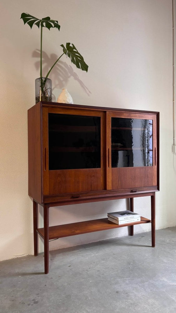 
                  
                    Vintage highboard buffetkast teak - LOUI.STORE
                  
                