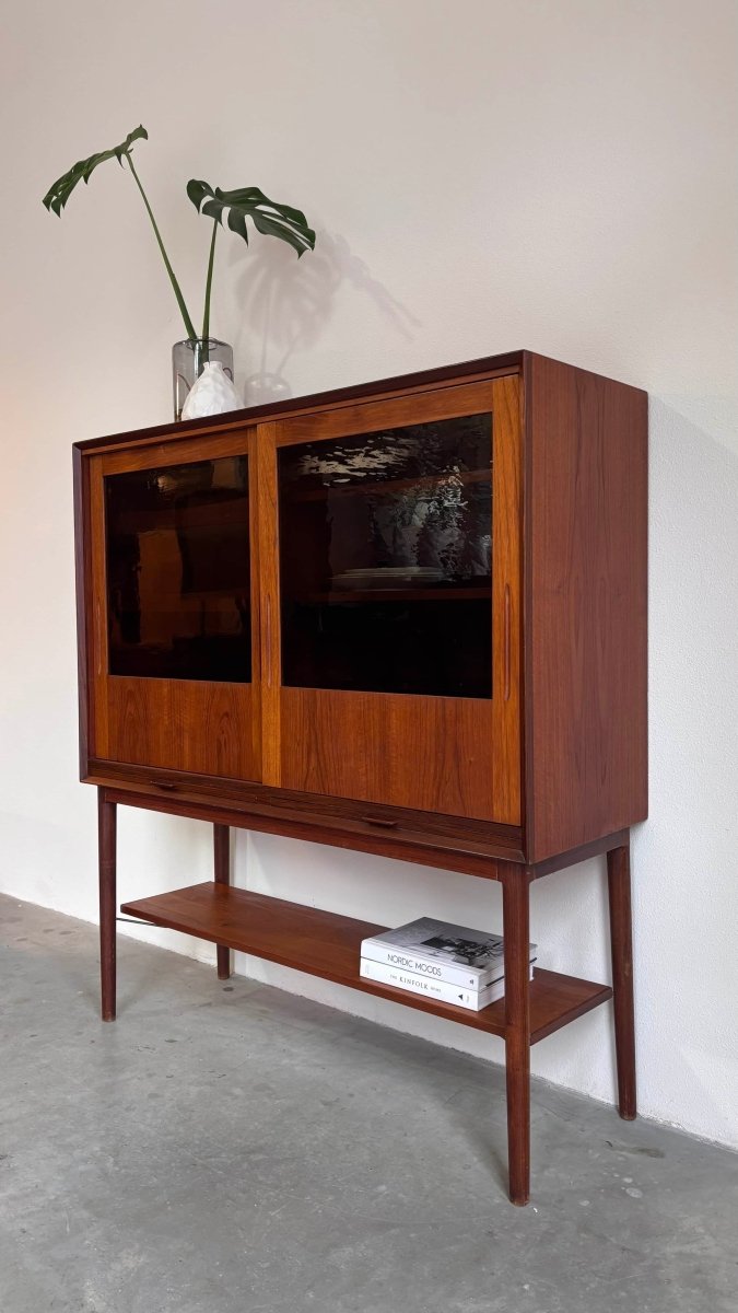 
                  
                    Vintage highboard buffetkast teak - LOUI.STORE
                  
                