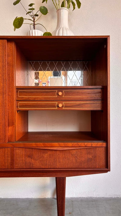 
                  
                    Vintage highboard EW Bach - LOUI.STORE
                  
                