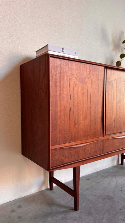 
                  
                    Vintage highboard EW Bach - LOUI.STORE
                  
                