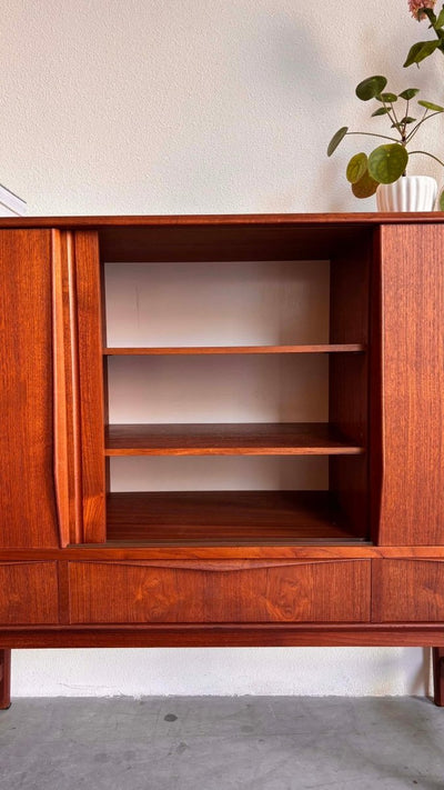 
                  
                    Vintage highboard EW Bach - LOUI.STORE
                  
                