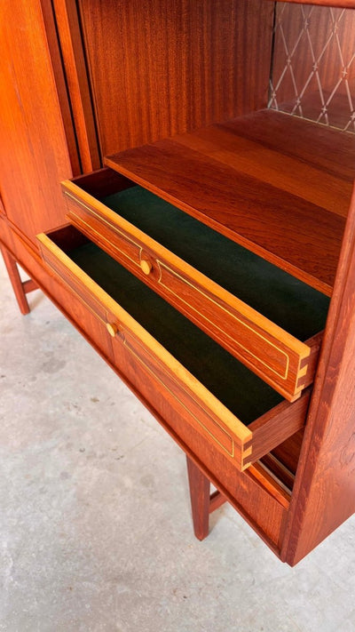 
                  
                    Vintage highboard EW Bach - LOUI.STORE
                  
                