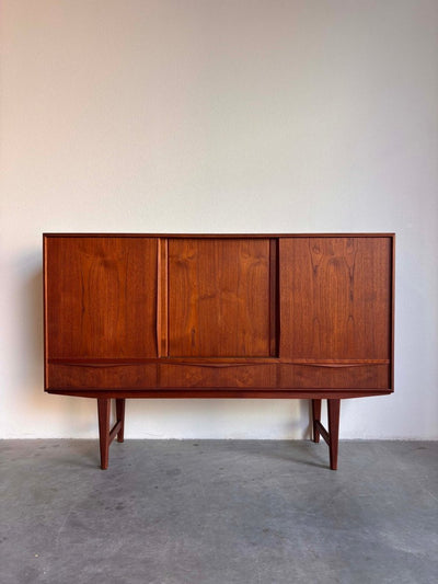 
                  
                    Vintage highboard EW Bach - LOUI.STORE
                  
                
