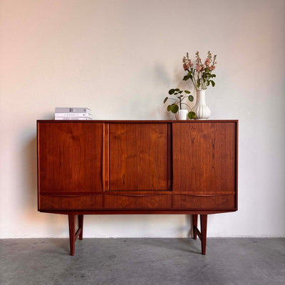 
                  
                    Vintage highboard EW Bach - LOUI.STORE
                  
                