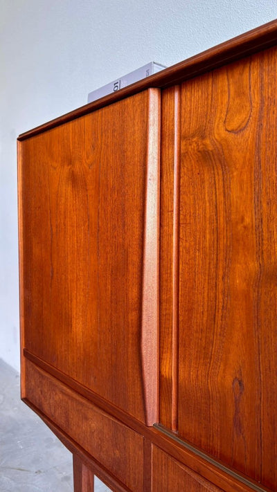 
                  
                    Vintage highboard EW Bach - LOUI.STORE
                  
                