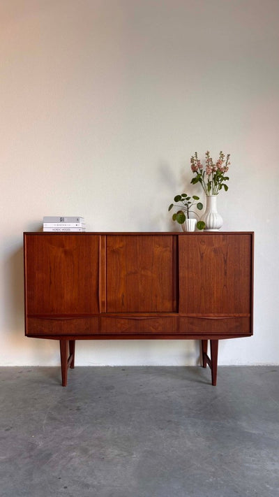 
                  
                    Vintage highboard EW Bach - LOUI.STORE
                  
                