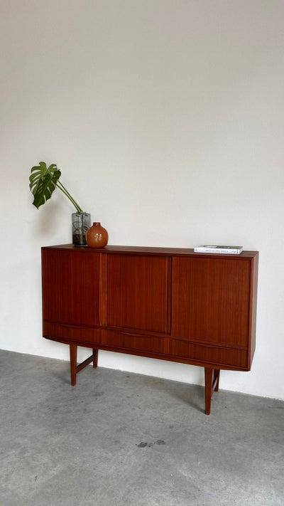 
                  
                    Vintage highboard EW Bach teak - LOUI
                  
                