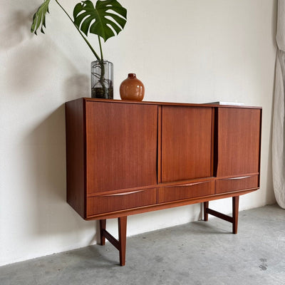 
                  
                    Vintage highboard EW Bach teak - LOUI
                  
                