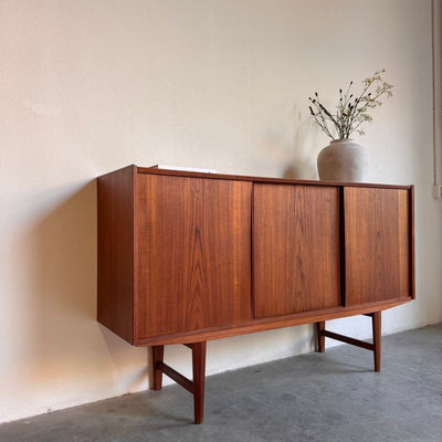 
                  
                    Vintage highboard EW Bach teak - LOUI.STORE
                  
                
