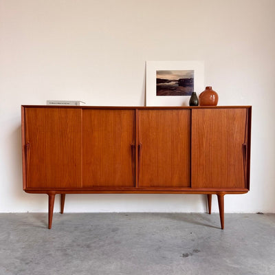 Vintage highboard Gunni Omann model 19 - LOUI.STORE