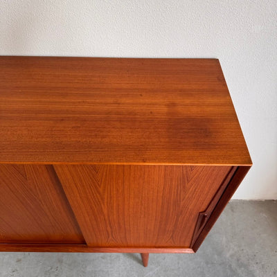
                  
                    Vintage highboard Gunni Omann model 19 - LOUI.STORE
                  
                