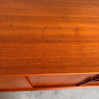 
                  
                    Vintage highboard Gunni Omann model 19 - LOUI.STORE
                  
                