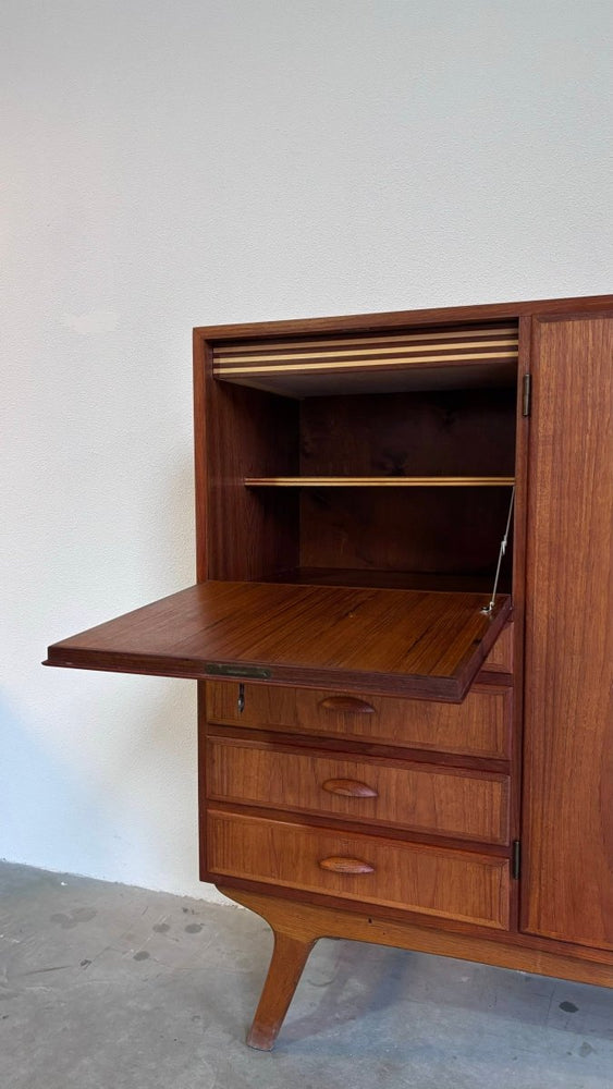 
                  
                    Vintage highboard met lades teak - LOUI.STORE
                  
                