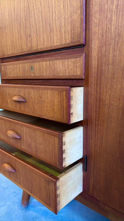 
                  
                    Vintage highboard met lades teak - LOUI.STORE
                  
                