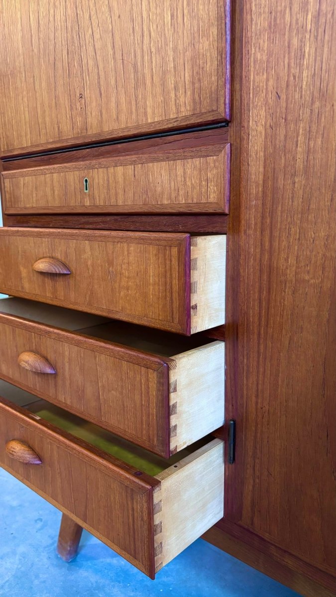 
                  
                    Vintage highboard met lades teak - LOUI.STORE
                  
                