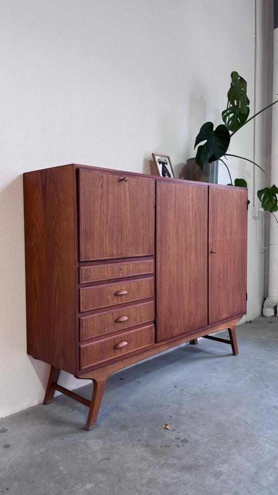 
                  
                    Vintage highboard met lades teak - LOUI.STORE
                  
                