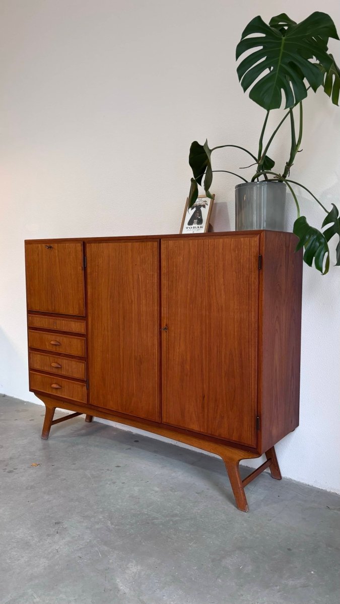 
                  
                    Vintage highboard met lades teak - LOUI.STORE
                  
                