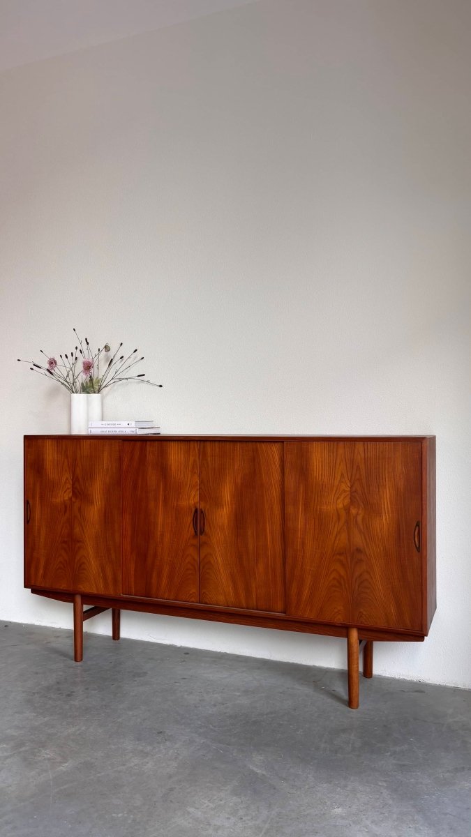 
                  
                    Vintage highboard mooie details - LOUI.STORE
                  
                