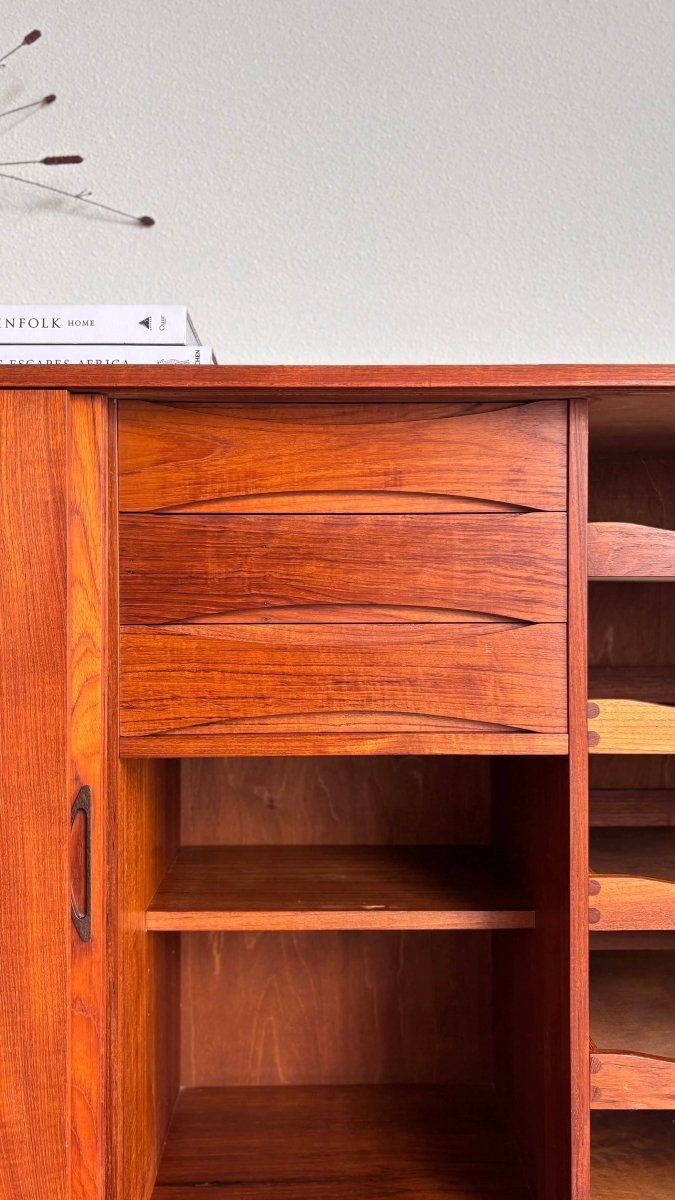 
                  
                    Vintage highboard mooie details - LOUI.STORE
                  
                
