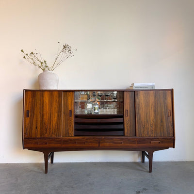 
                  
                    Vintage highboard palissander schuifdeuren en lades - LOUI
                  
                