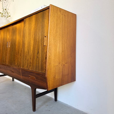 
                  
                    Vintage highboard palissander schuifdeuren en lades - LOUI
                  
                