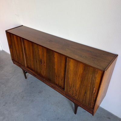 
                  
                    Vintage highboard palissander schuifdeuren en lades - LOUI
                  
                