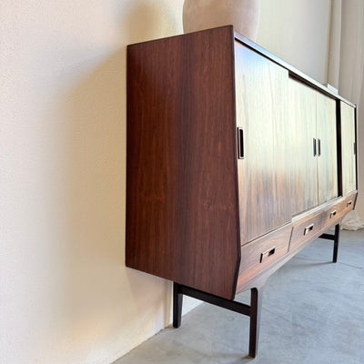 
                  
                    Vintage highboard palissander schuifdeuren en lades - LOUI
                  
                
