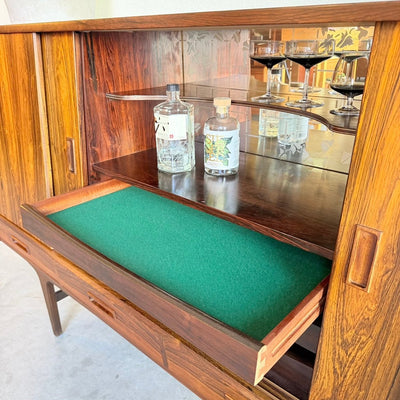 
                  
                    Vintage highboard palissander schuifdeuren en lades - LOUI
                  
                