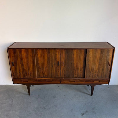 
                  
                    Vintage highboard palissander schuifdeuren en lades - LOUI
                  
                
