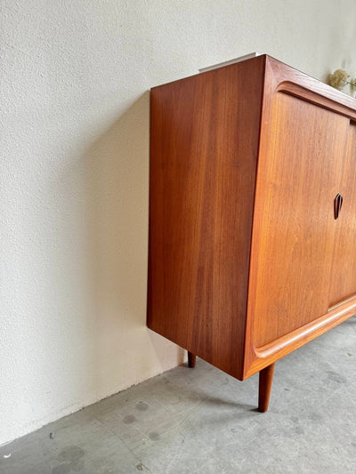 
                  
                    Vintage highboard ronde hoek teak - LOUI.STORE
                  
                