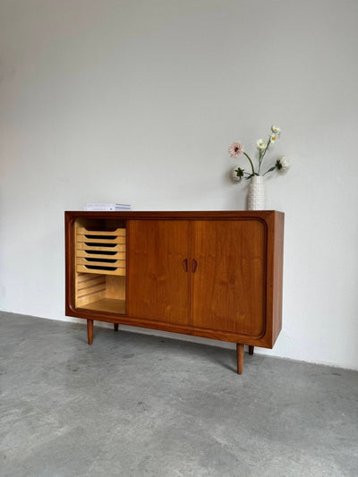 
                  
                    Vintage highboard ronde hoek teak - LOUI.STORE
                  
                