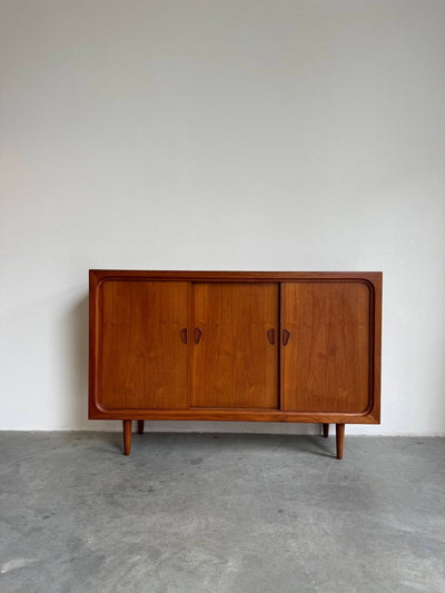 
                  
                    Vintage highboard ronde hoek teak - LOUI.STORE
                  
                
