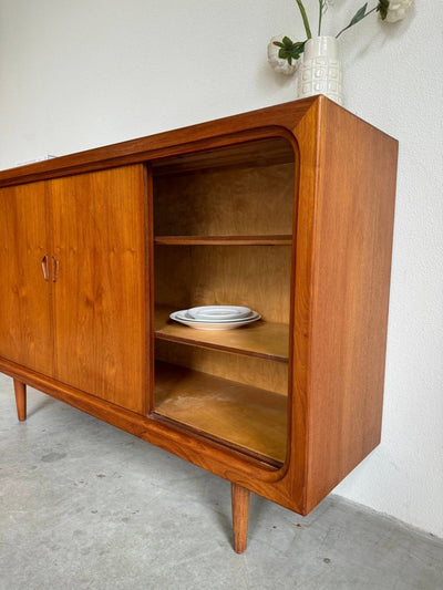 
                  
                    Vintage highboard ronde hoek teak - LOUI.STORE
                  
                